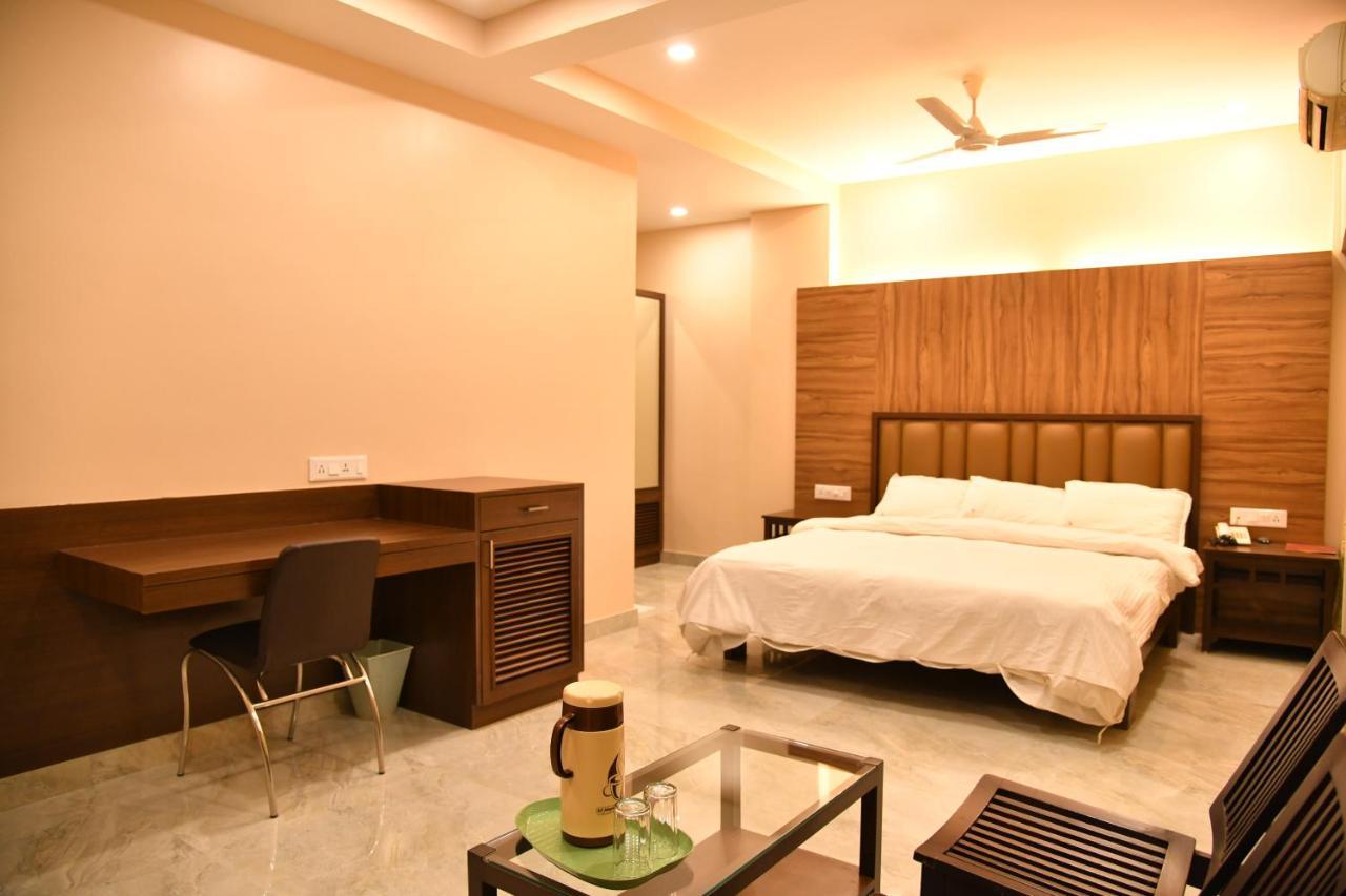 Hotel Prince Residency Bhuj Exteriör bild