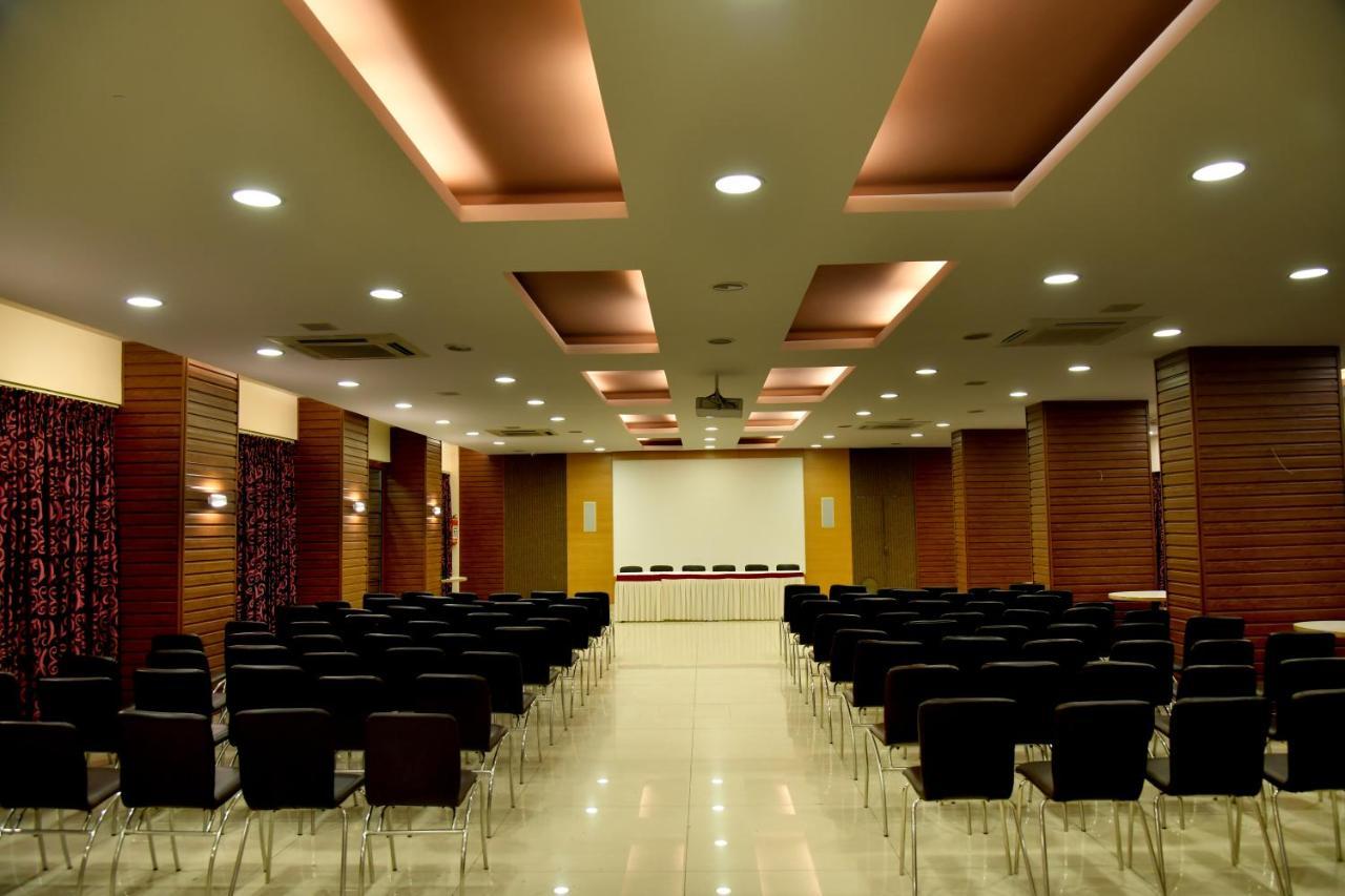 Hotel Prince Residency Bhuj Exteriör bild