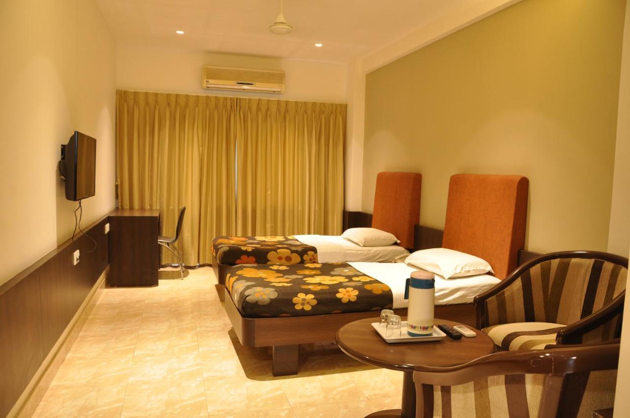 Hotel Prince Residency Bhuj Exteriör bild