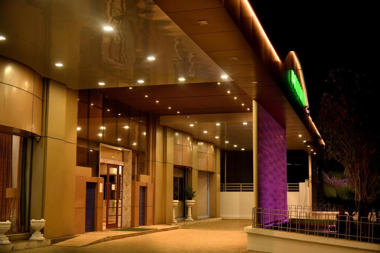 Hotel Prince Residency Bhuj Exteriör bild