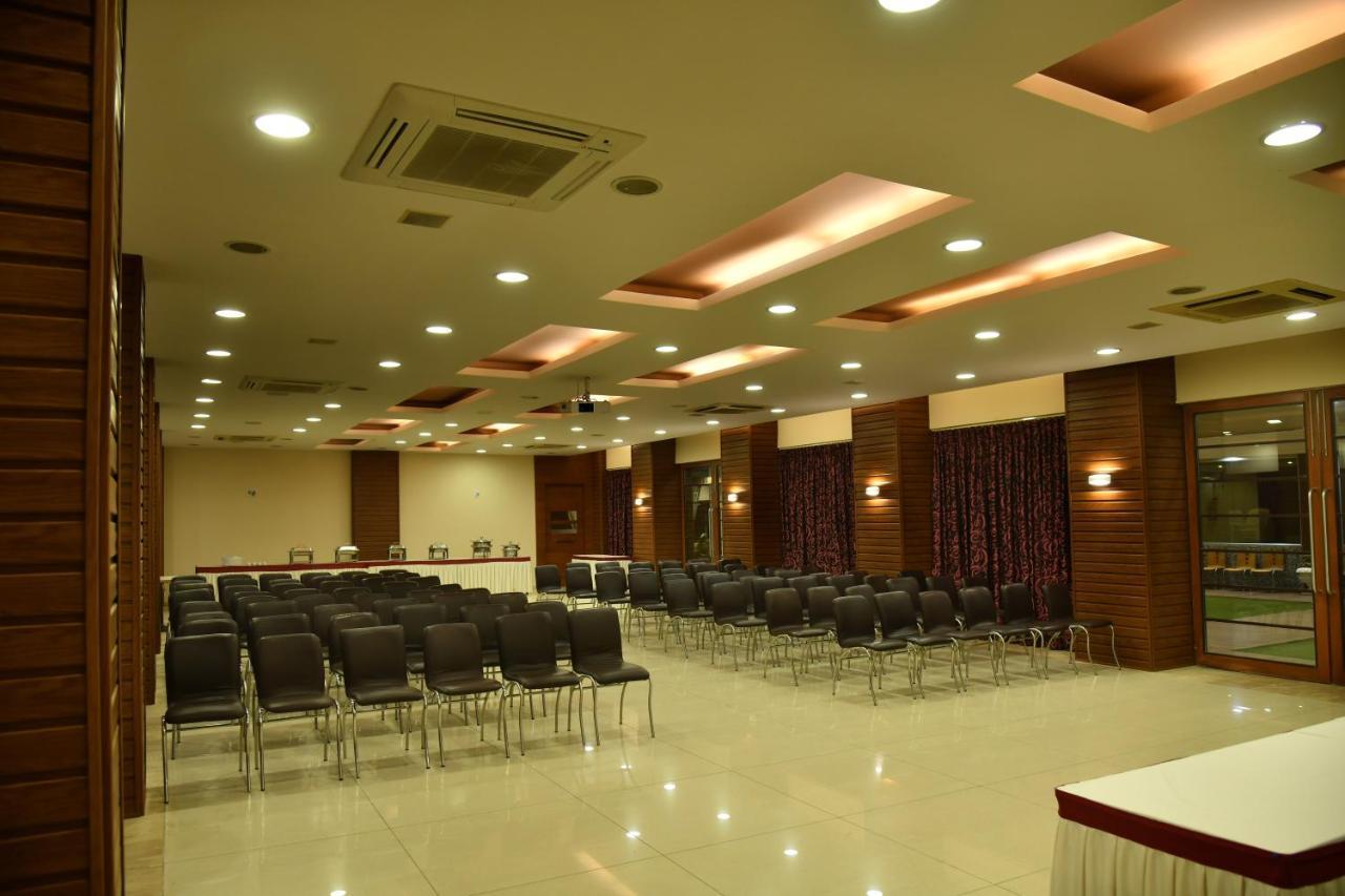 Hotel Prince Residency Bhuj Exteriör bild
