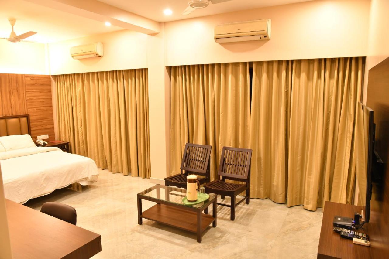 Hotel Prince Residency Bhuj Exteriör bild